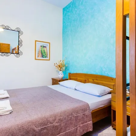 Отель Aithrion 1 *