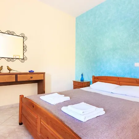 Отель Aithrion 1